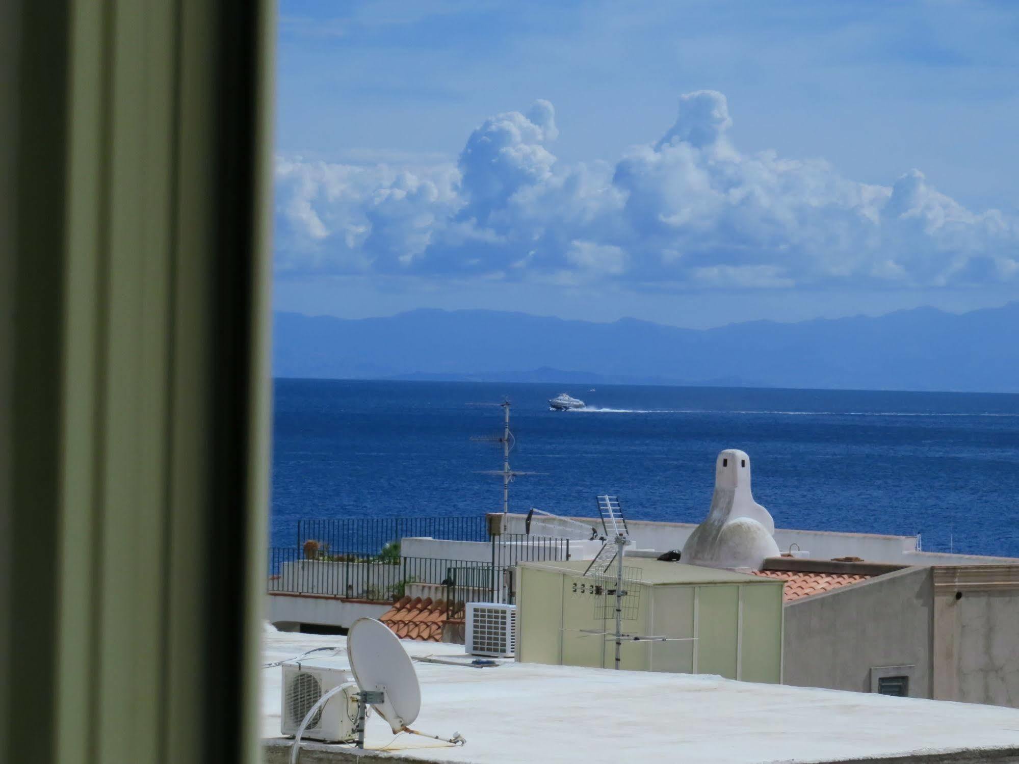 Casa Vittorio B&B Lipari  Exterior photo